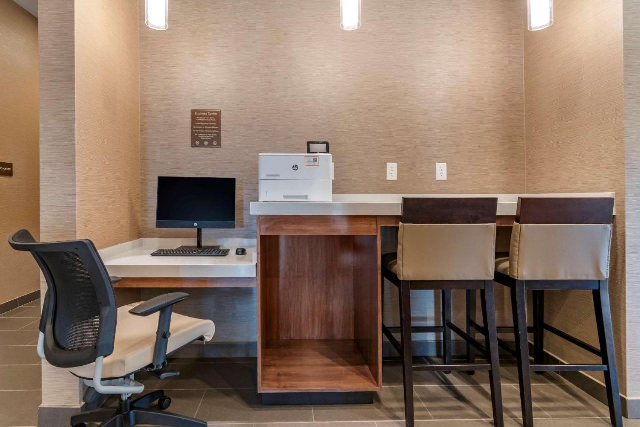 Comfort Suites Camp Hill-Harrisburg West Екстериор снимка
