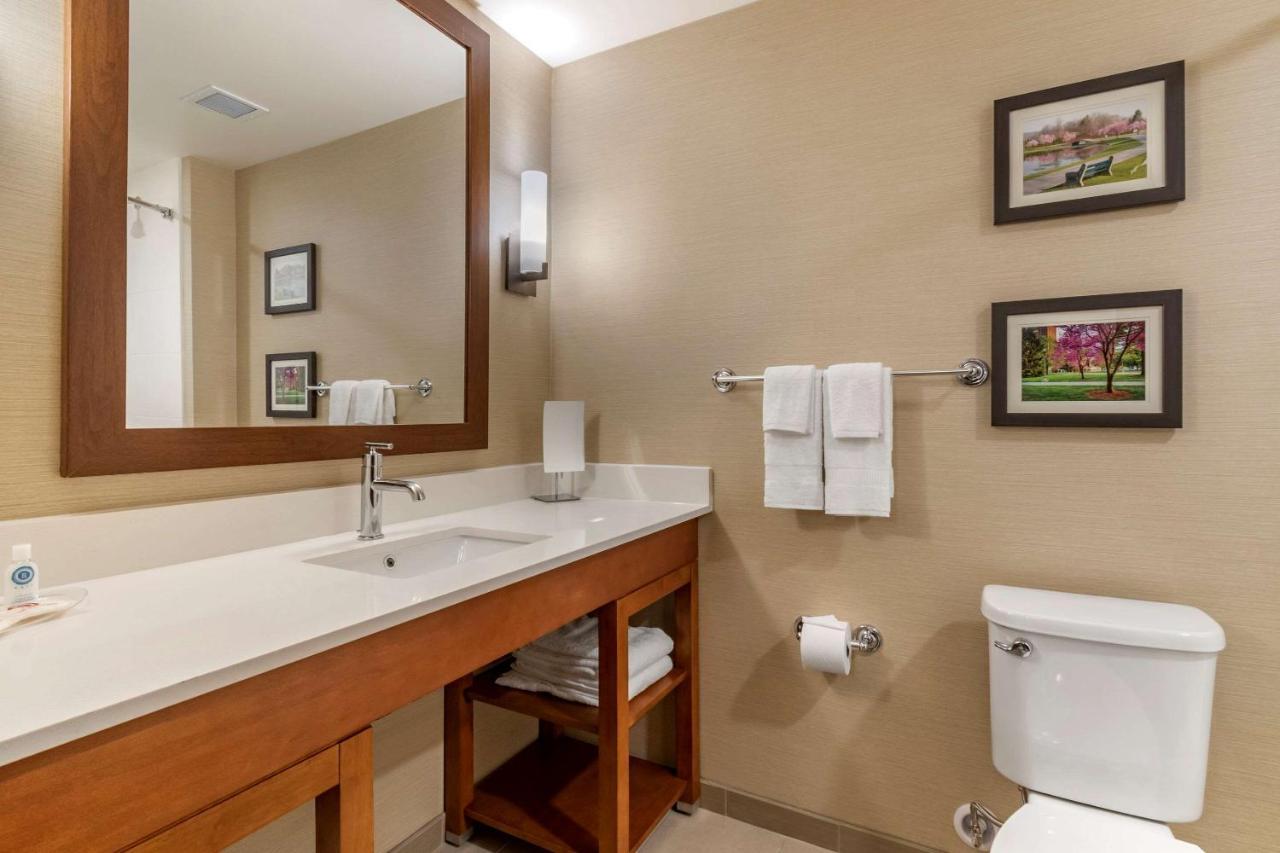 Comfort Suites Camp Hill-Harrisburg West Екстериор снимка