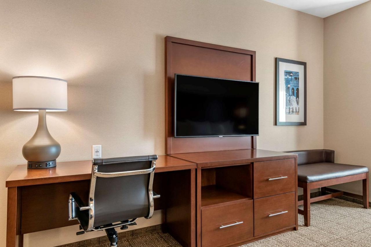 Comfort Suites Camp Hill-Harrisburg West Екстериор снимка